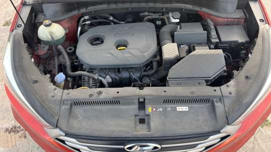 HYUNDAI TUCSON full image 15