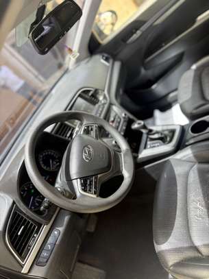 LOCATION HYUNDAI AVANTE image 4
