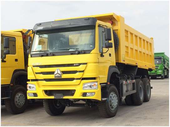 CAMION BENNE SINOTRUK HOWO 6x4 image 2