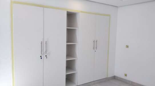 Appartement a louer en ville ( Av Djily Mbaye) vue sur mer image 11