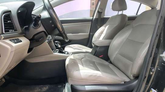 Hyundai Elantra image 4