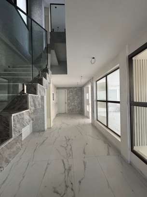 À VENDRE – Magnifique Duplex 4 Chambres aux Almadies image 7
