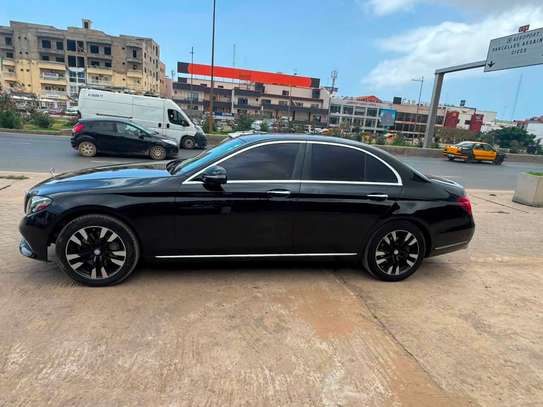 Mercedes Classe E 300 4matic Noir Essence Confort Élégance image 2