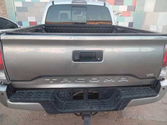 2022 Toyota Tacoma AWD off Road image 3