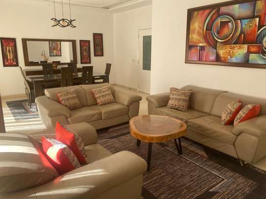 Appartement Meublé F4 au Point E image 2