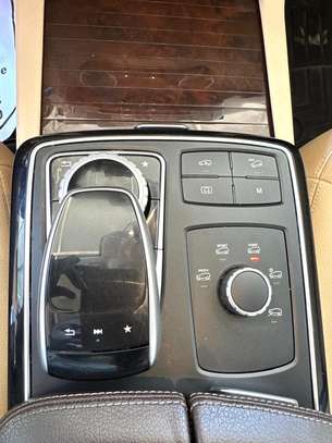 Mercedes Benz GLE 400 image 12