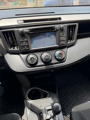 Toyota RAV4 2017 image 12