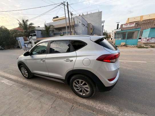 Hyundai tucson SE 2017 automatique ésance 4 cilinder 2.0 image 2