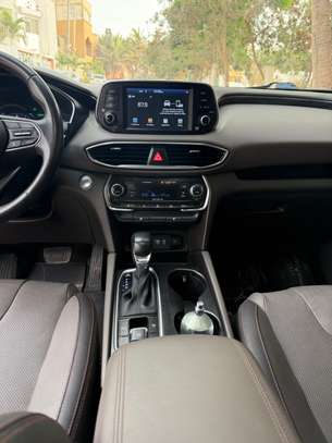 Hyundai Santafei image 9