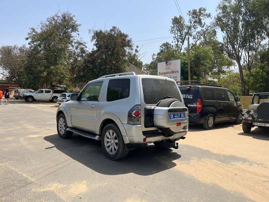 2012 Mitsubishi Pajero image 2