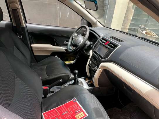 Location Toyota Yaris 7 places image 5