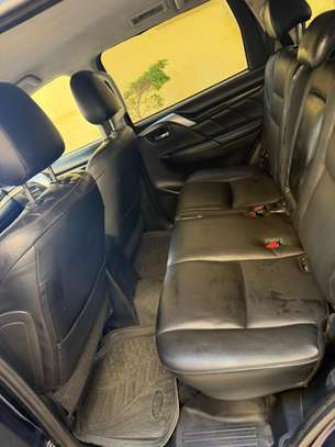 mitsubishi pajero sport image 9