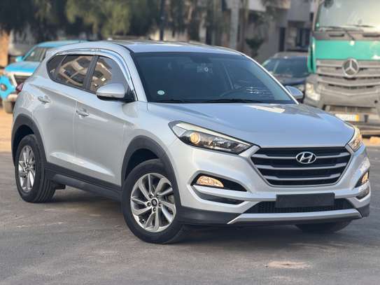 Hyundia Tucson image 2