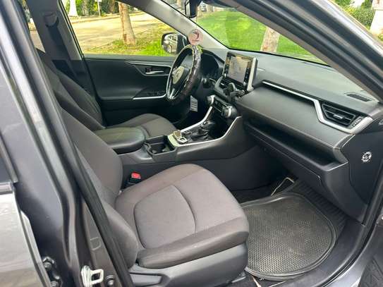 Toyota RAV4 2020 SUV image 6