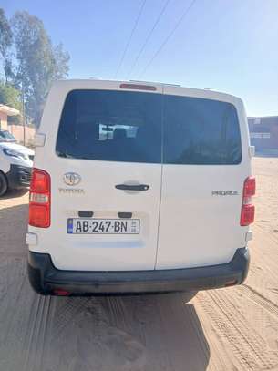 Minibus TOYOTA 9 Places 2018 image 5