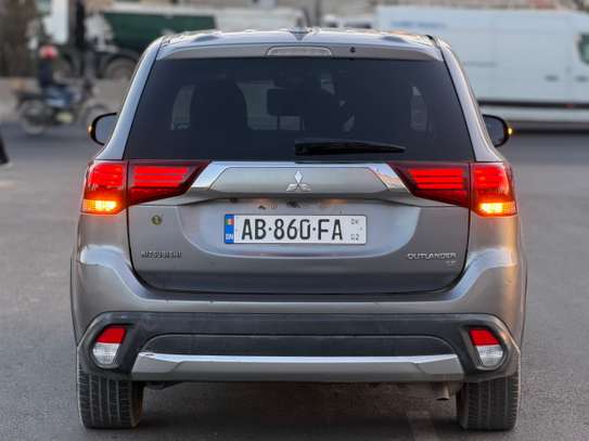 Mitsubishi outlander image 10