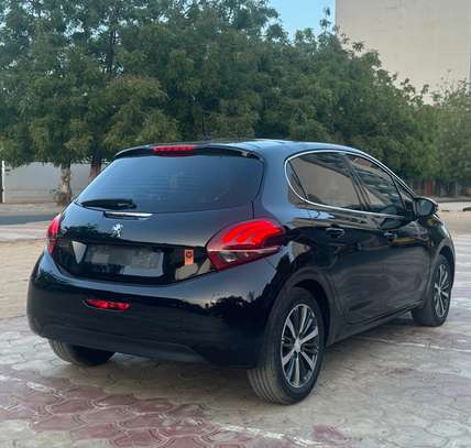 Peugeot 208 full options manuel diesel 2017 image 8