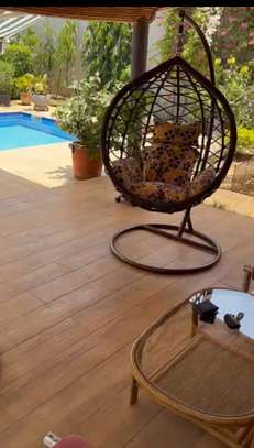 Fauteuil suspendu rotin  avec coussins image 3