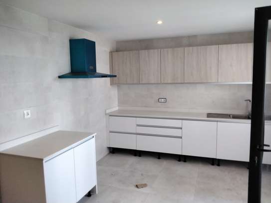 Appartement a louer en ville ( Av Djily Mbaye) vue sur mer image 15