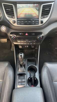 HYUNDAI TUCSON full image 9