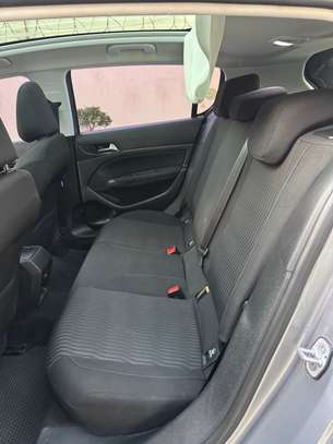 Peugeot 308 2017 image 10