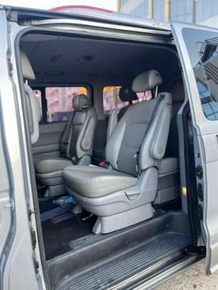 LOCATION HYUNDAI STAREX 9 PLACES AVEC CHAUFFEUR image 6