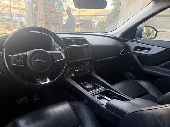 Jaguar F-Pace 2019 SUV gris métallisé image 8