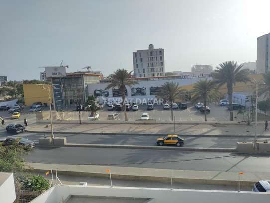 Maison de 1000m2 en face CASINO DAKAR CITY image 4