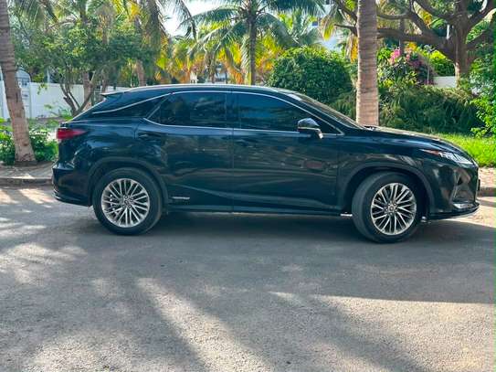 Lexus RX 450h SUV image 11