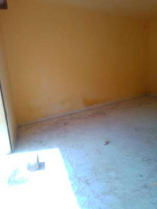 Magasin à Louer à Touba Mbal à côté du marché Ocass image 3