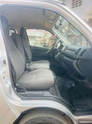 Toyota hiac Automatic Diasel image 3