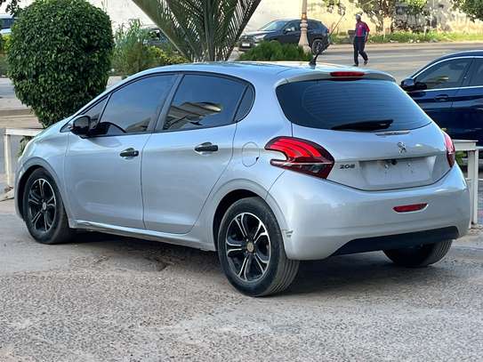 Peugeot 208 ANNEE: 2016 image 9