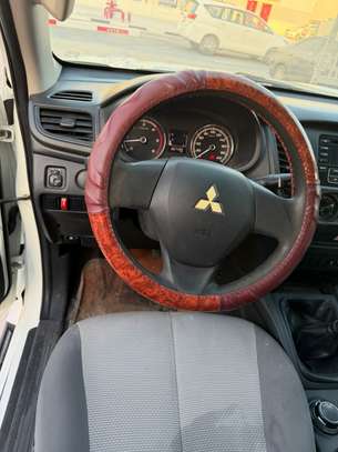 Mitsubishi l200 image 9