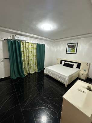 Appartement meublé de 3 pièces RDC à Keur Massar image 5
