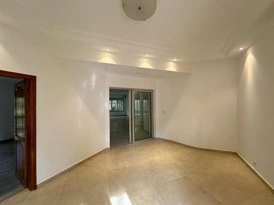 Villa avec jardin et piscine à Louer aux Almadies image 3