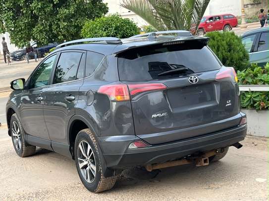 Toyota Rav4 2018 image 5