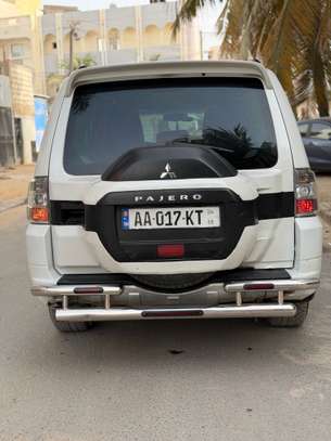 Mistubichi pajero 2015 image 6