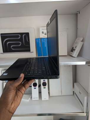 Dell Latitude 5580 ) i7  7e generation ) 16 ram ) 256 ) SSD image 3
