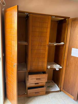 Armoire bois massif  3 portes image 2