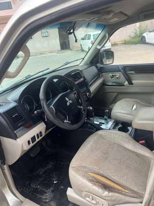 Mitsubishi Pajero 2014 image 2