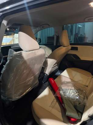 Toyota Rav4 image 10