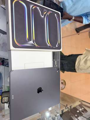 Ipad pro 13" m5 2Tb wifi + cellulaire image 3