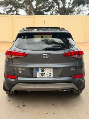HYUNDAI TUCSON image 9