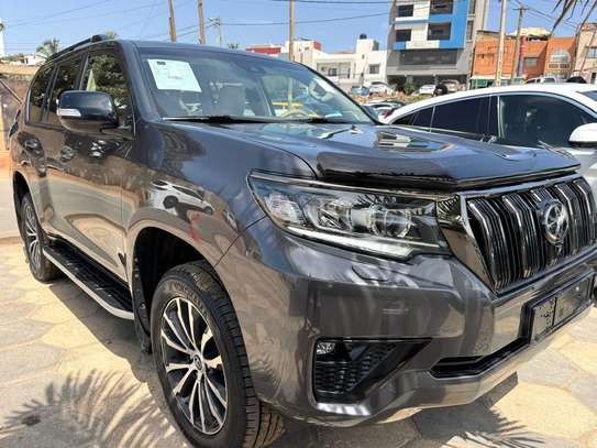 Toyota Land cruiser VX image 6