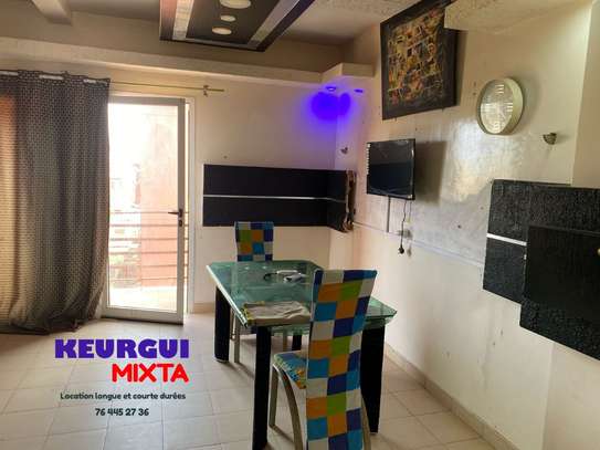 Appartement moderne lumineux avec mobilier design et LED image 7