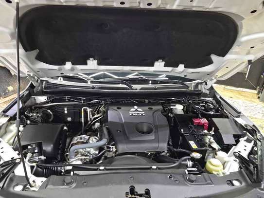 Mitsubishi Montero Sport GLS 2024 Diesel image 11
