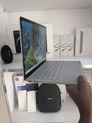 Surface laptop 2 ) 8e generation i7 ) 16g de ram ) 1tera image 4