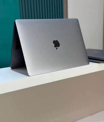 MacBook Pro 2017 image 4