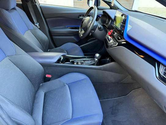 TOYOTA C HR image 7