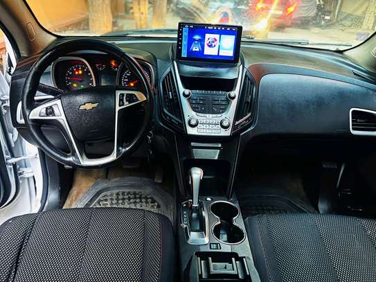 Chevrolet SUV blanc spacieux et confortable image 3